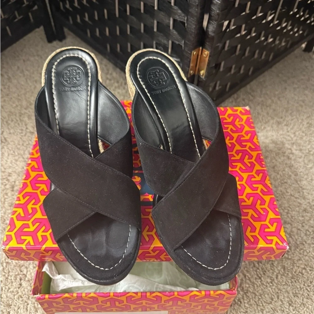 Tory Burch Black Sandals Criss-Cross Design